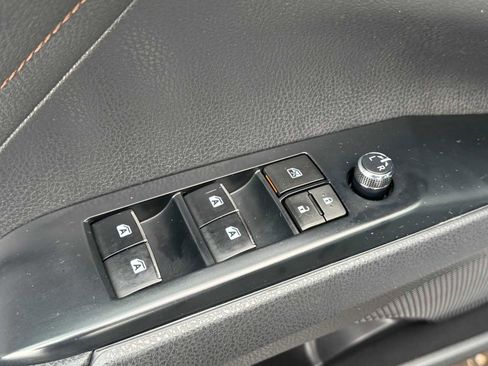 Used 2018 Toyota Camry XLE image 12