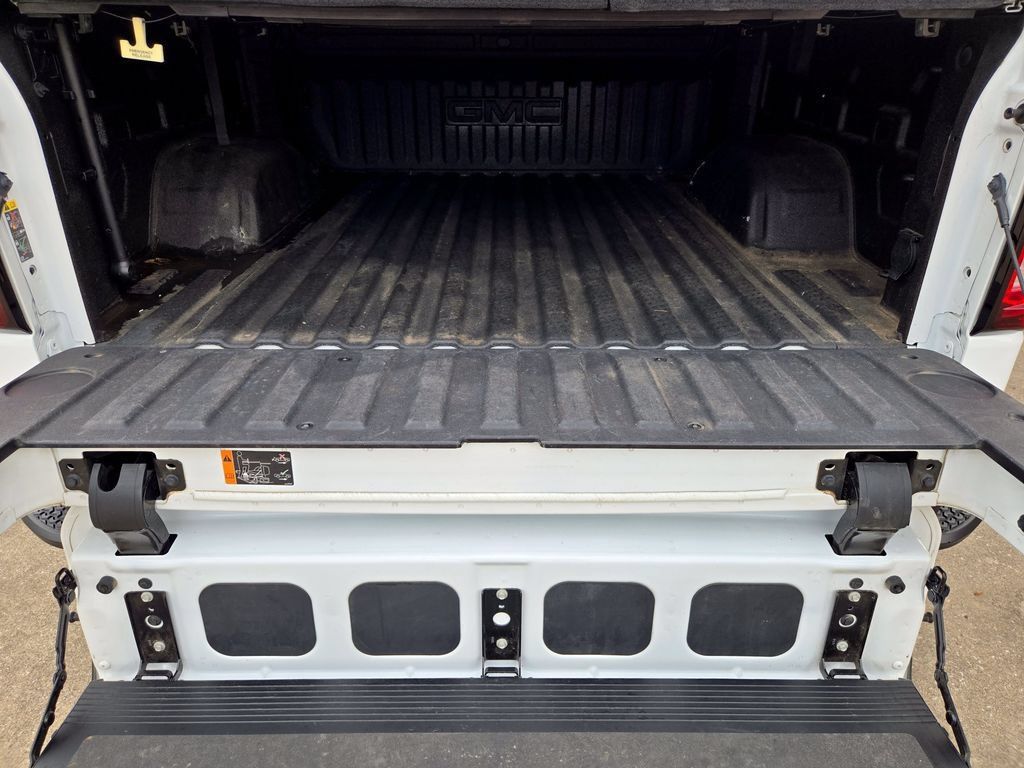 Used 2023 GMC Sierra 1500 SLT AWD/4WD image 30
