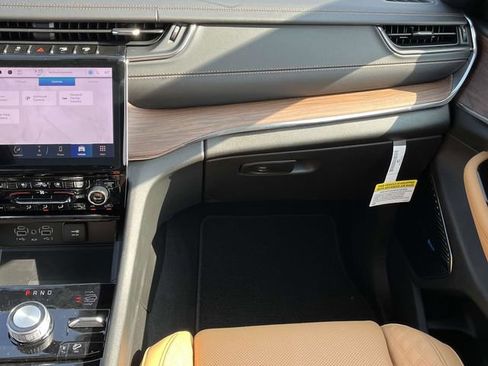 New 2024 Jeep Grand Cherokee Summit w/ Luxury Tech Group V AWD/4WD image 17