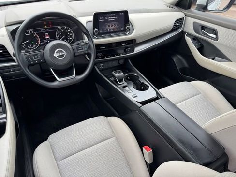 Used 2023 Nissan Rogue SV image 14