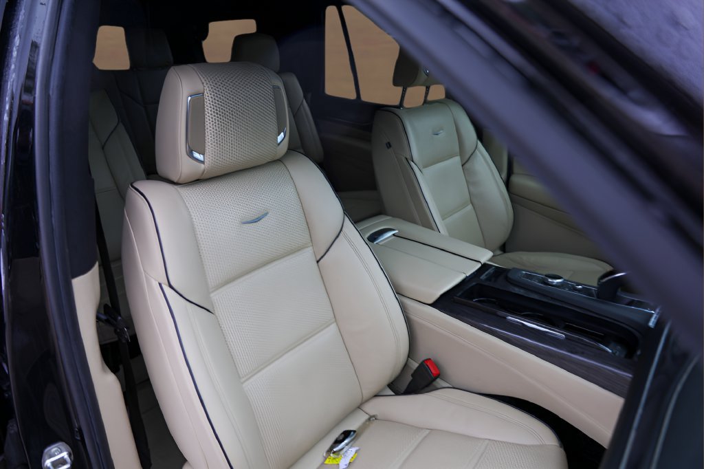 Used 2021 Cadillac Escalade Premium Luxury RWD image 32