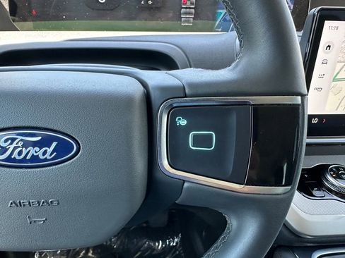 Used 2025 Ford Expedition Active RWD image 30