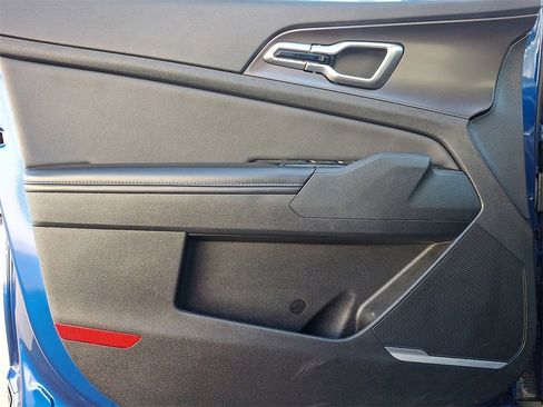 Used 2023 Kia Sportage EX image 11