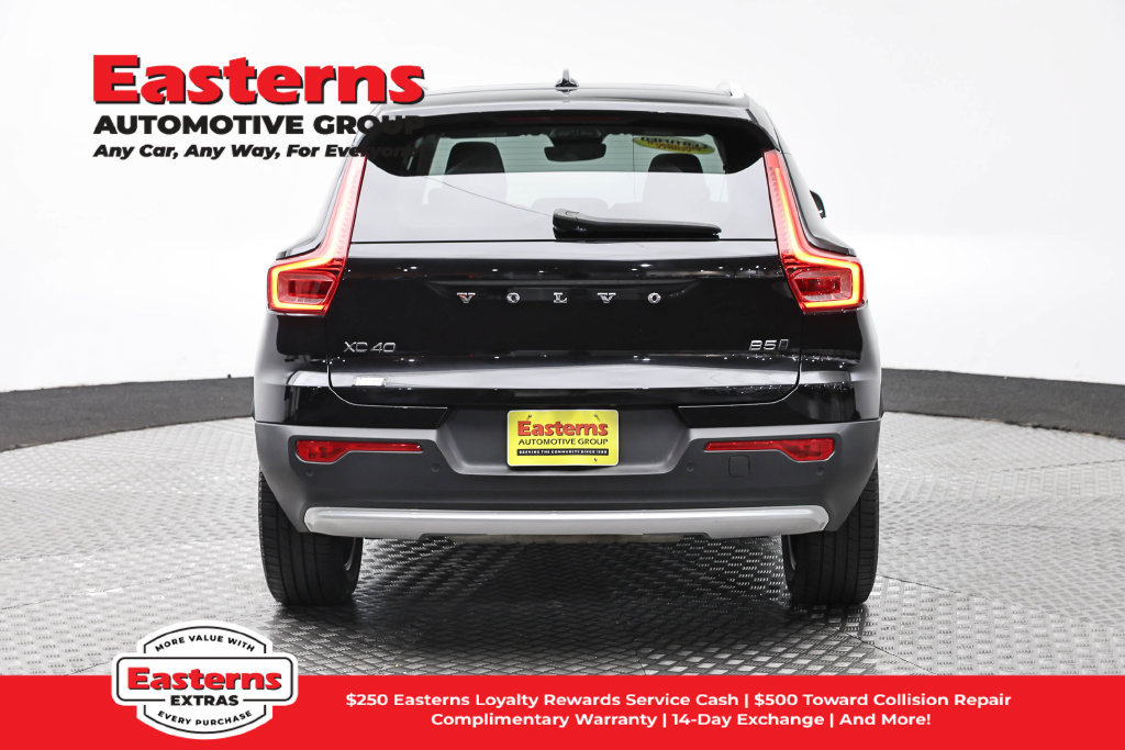 Used 2023 Volvo XC40 B5 Plus AWD/4WD image 7