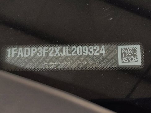Used 2018 Ford Focus SE w/ SE Appearance Package FWD image 33