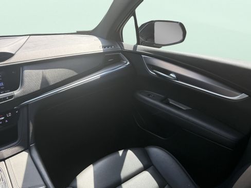 Used 2023 Cadillac XT5 Luxury image 59