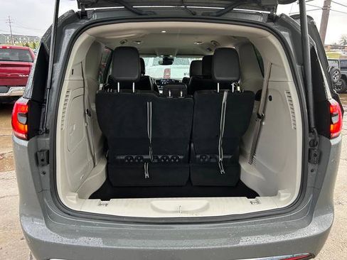 Certified 2022 Chrysler Pacifica Touring-L image 19