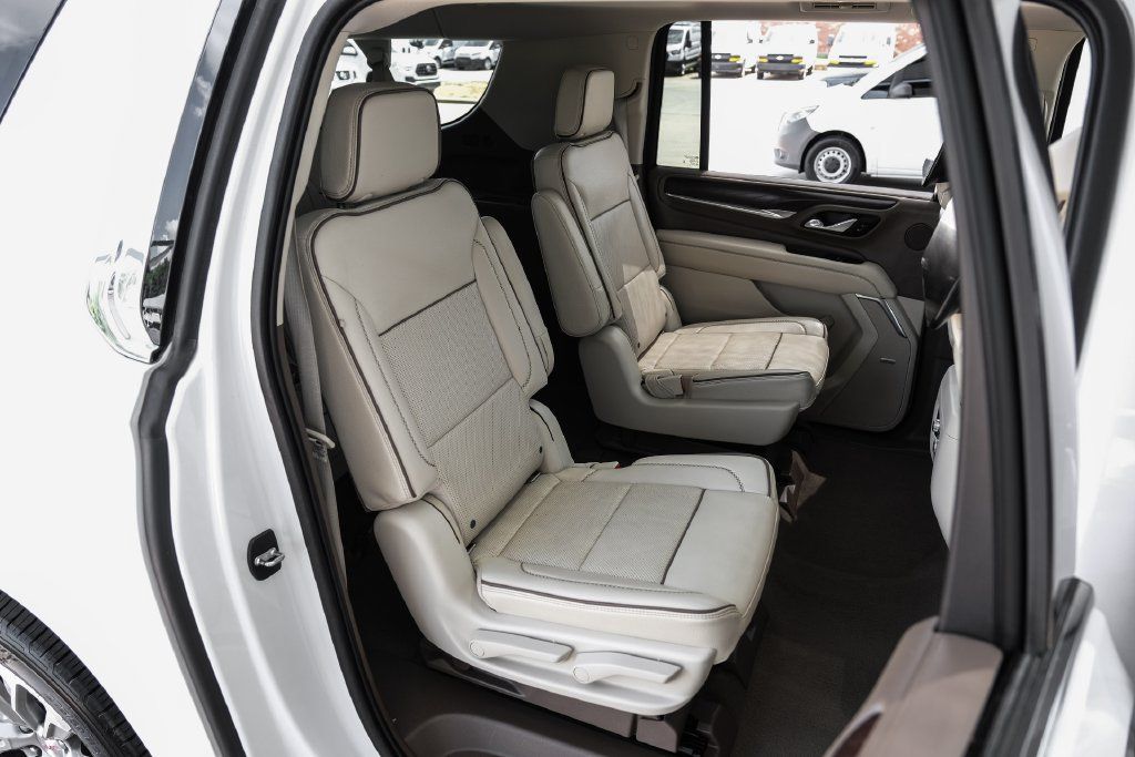 Used 2021 GMC Yukon XL Denali w/ Denali Premium Package RWD image 39
