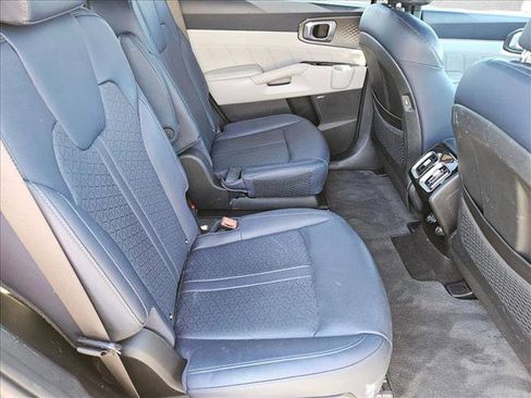 Used 2022 Kia Sorento SX Prestige w/ Panoramic Sunroof Package image 26