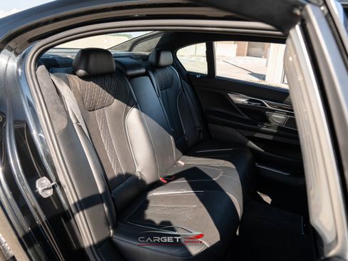 Used 2016 BMW 750i w/ M Sport Package image 18