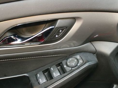 Used 2023 Chevrolet Traverse LT image 18