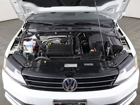 Used 2017 Volkswagen Jetta SE image 19