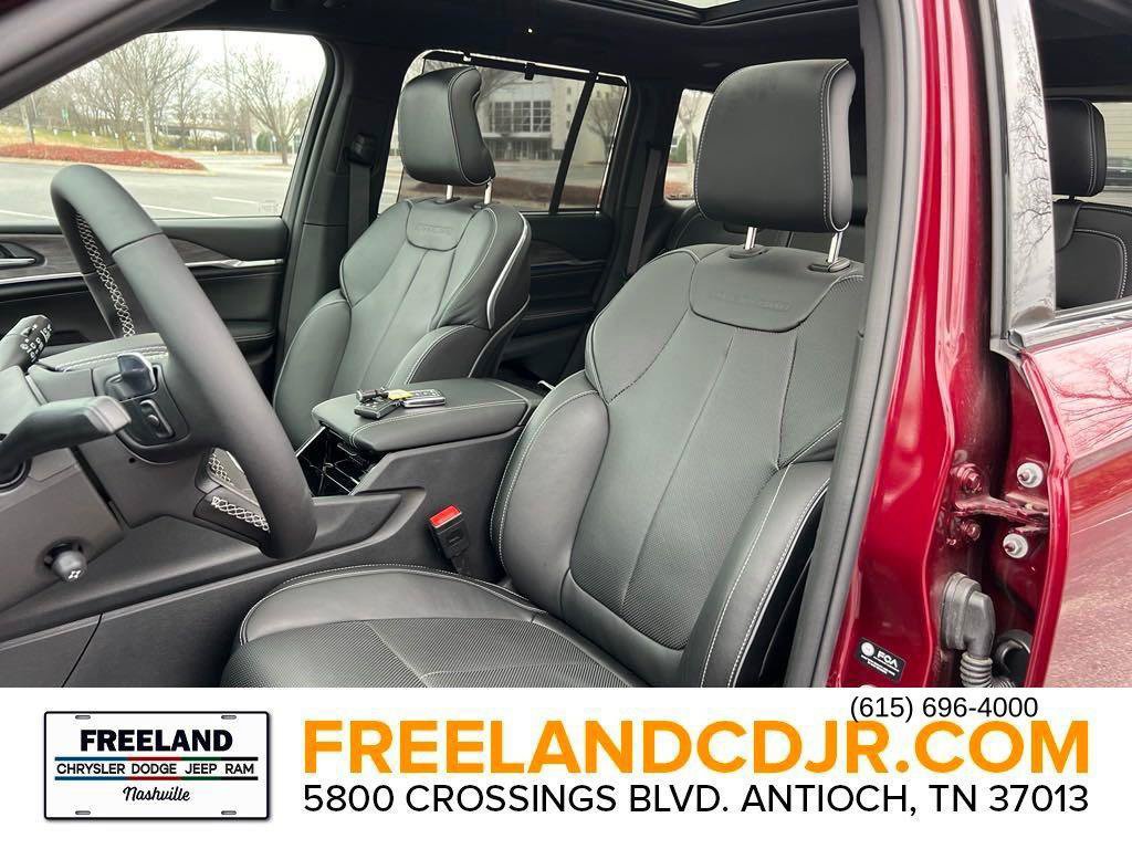 Used 2024 Jeep Grand Cherokee Overland w/ Luxury Tech Group IV AWD/4WD image 19