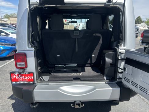 Used 2011 Jeep Wrangler Sahara w/ Connectivity Group image 11