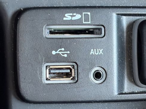 Used 2017 Jeep Cherokee Overland w/ Technology Group FWD image 17