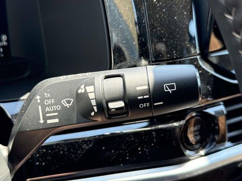 Used 2025 Nissan Pathfinder Platinum AWD/4WD image 39