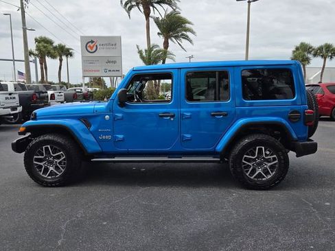 Used 2024 Jeep Wrangler Unlimited Sahara w/ Technology Group AWD/4WD image 4