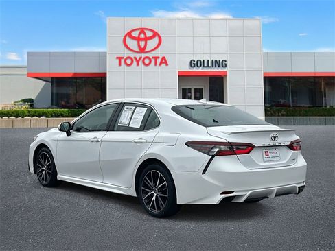 Used 2023 Toyota Camry SE image 4