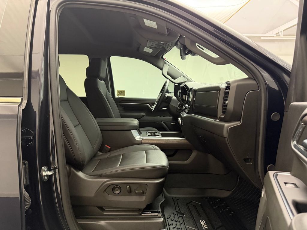 Used 2024 GMC Sierra 2500 SLT w/ SLT Premium Package AWD/4WD image 24