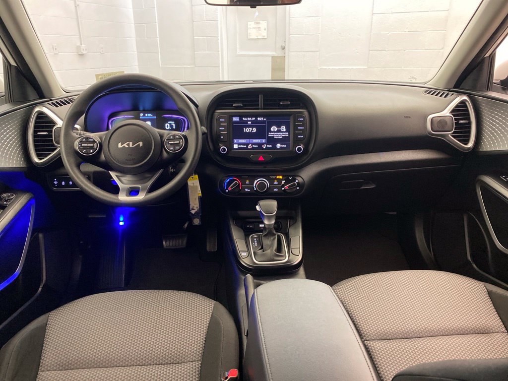 Used 2025 Kia Soul LX w/ LX Technology Package FWD image 21