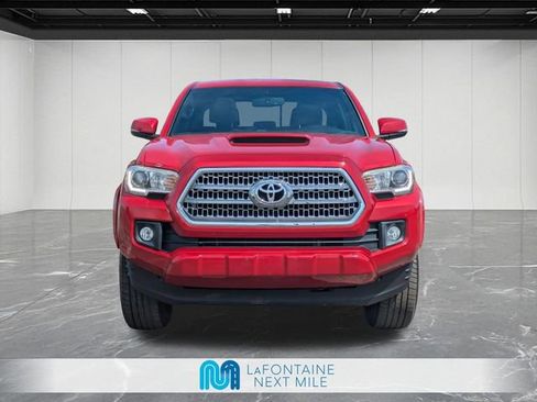 Used 2017 Toyota Tacoma TRD Sport AWD/4WD image 8