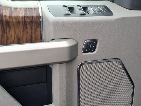 Used 2018 Ford F150 Lariat w/ Equipment Group 502A Luxury AWD/4WD image 4