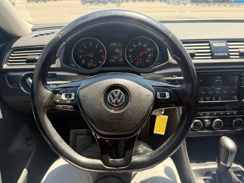 Used 2018 Volkswagen Passat 2.0T R-Line FWD image 13