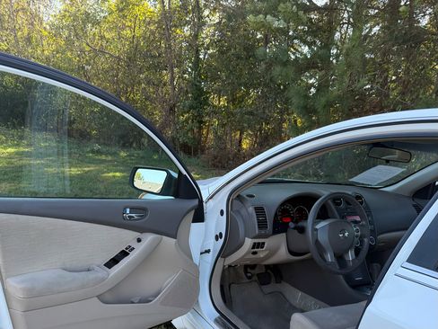Used 2010 Nissan Altima 2.5 S image 14