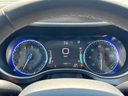 Used 2024 Chrysler Pacifica Touring-L FWD image 22