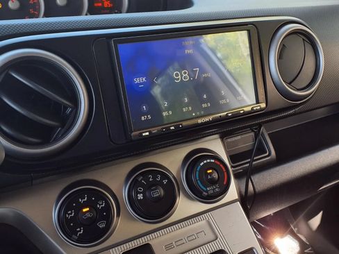 Used 2012 Scion xB FWD image 9