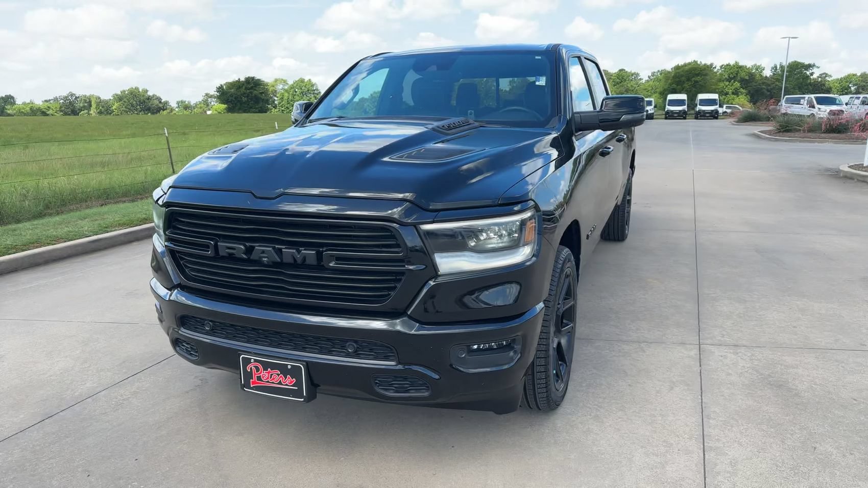 Used 2023 RAM 1500 Laramie AWD/4WD image 3