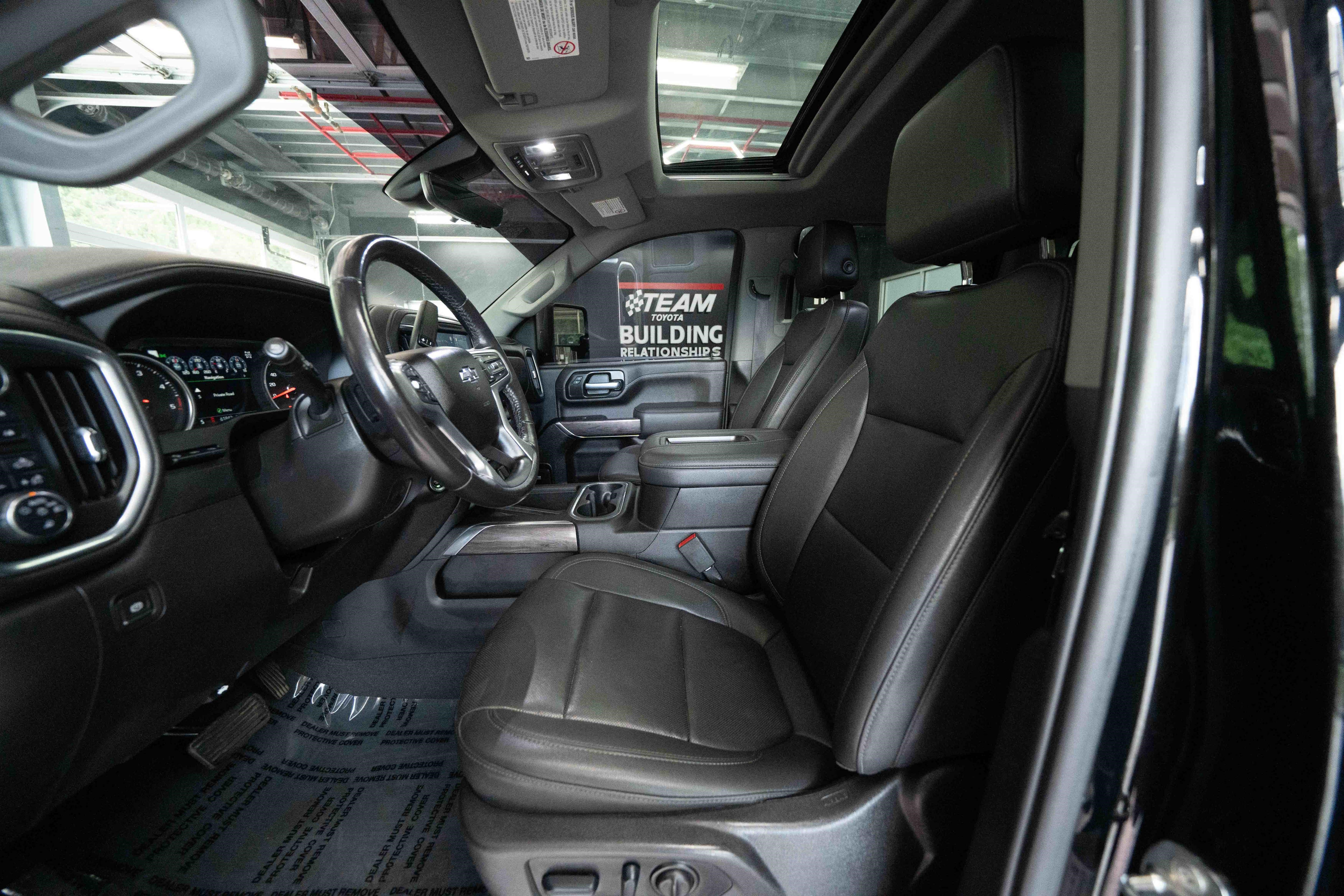 Used 2022 Chevrolet Silverado 2500 LTZ w/ LTZ Plus Package AWD/4WD image 9
