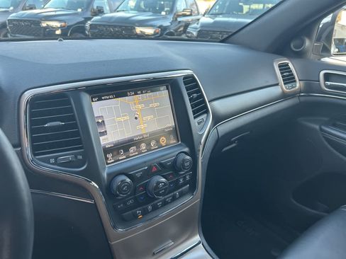 Used 2017 Jeep Grand Cherokee Limited image 44
