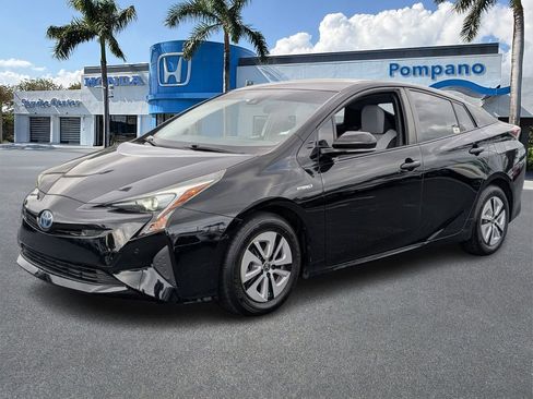 Used 2018 Toyota Prius One image 3