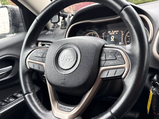 Used 2016 Jeep Cherokee Latitude w/ Comfort & Sound Group FWD image 12