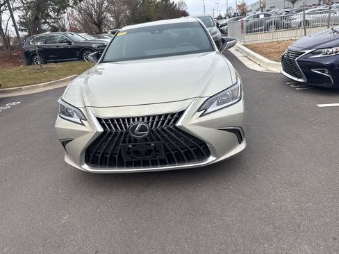 Certified 2025 Lexus ES 300h w/ Luxury Package image 10