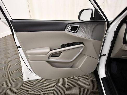 Certified 2025 Kia Soul LX FWD image 13