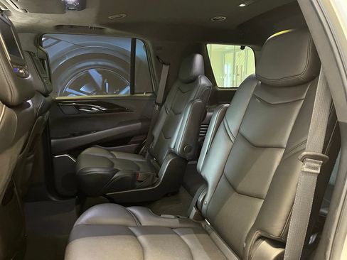 Used 2019 Cadillac Escalade Platinum AWD/4WD image 25