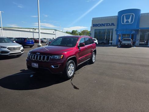 Used 2020 Jeep Grand Cherokee Laredo AWD/4WD image 6