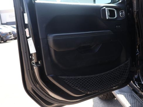 Used 2019 Jeep Wrangler Unlimited Sahara AWD/4WD image 36