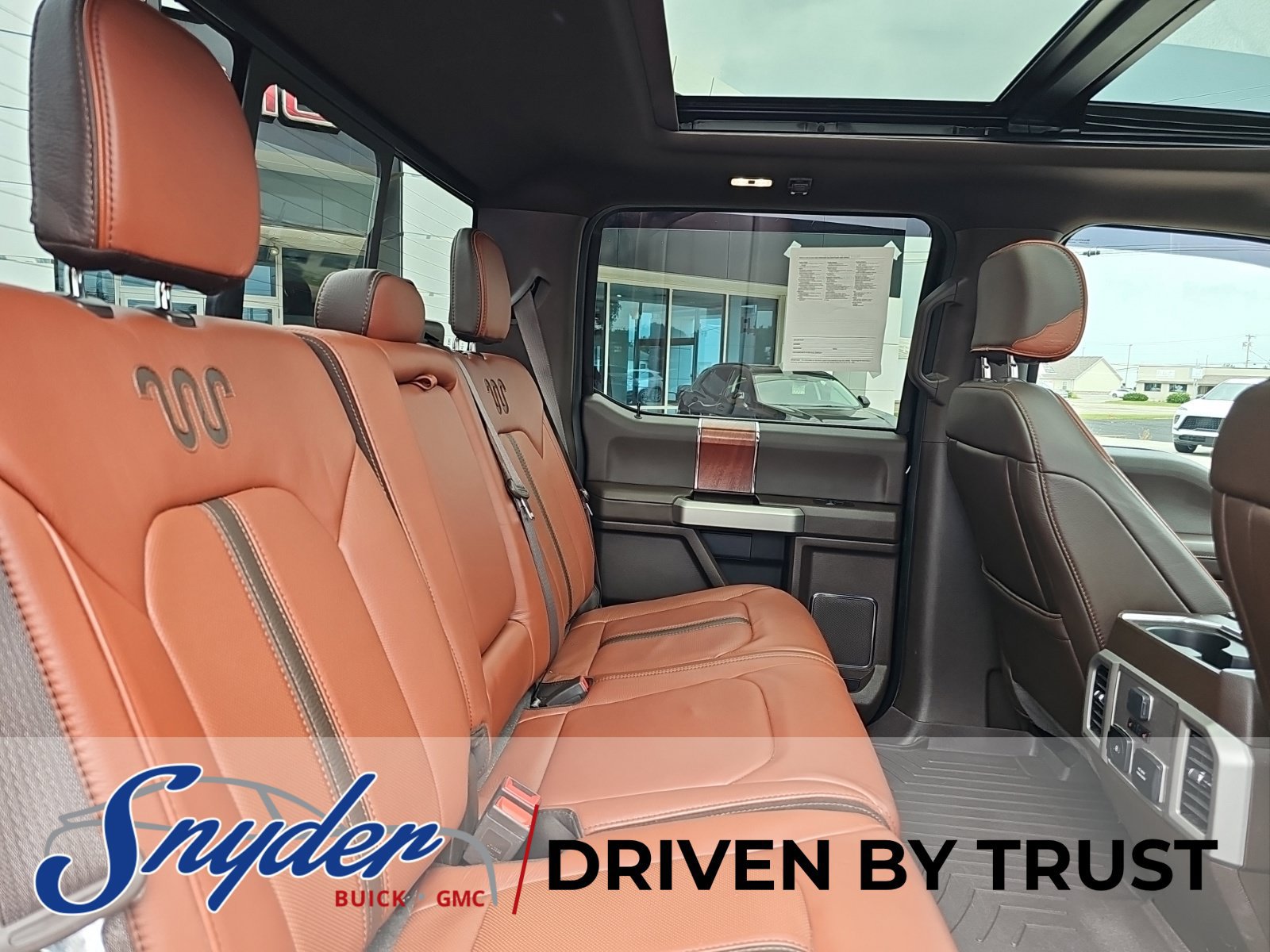 Used 2022 Ford F350 King Ranch w/ King Ranch Ultimate Package AWD/4WD image 32
