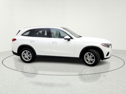 Certified 2025 Mercedes-Benz GLC 300 image 11