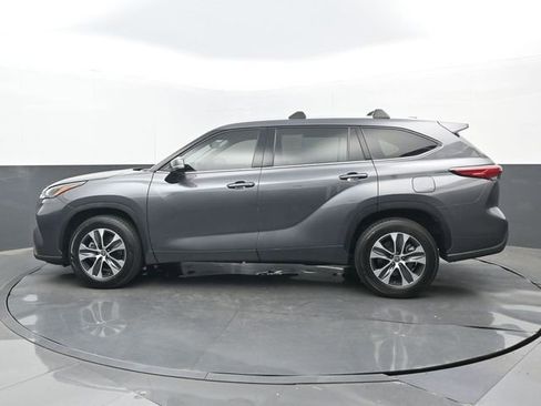 Used 2022 Toyota Highlander XLE FWD image 35