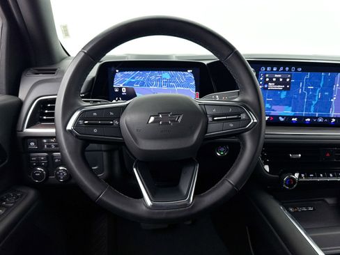 Used 2025 Chevrolet Suburban Z71 image 50