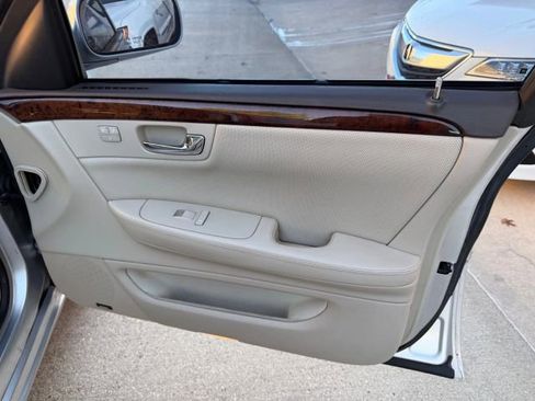 Used 2009 Cadillac DTS image 29