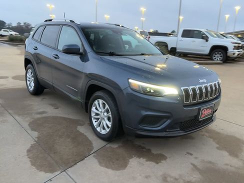 Used 2021 Jeep Cherokee Latitude image 3