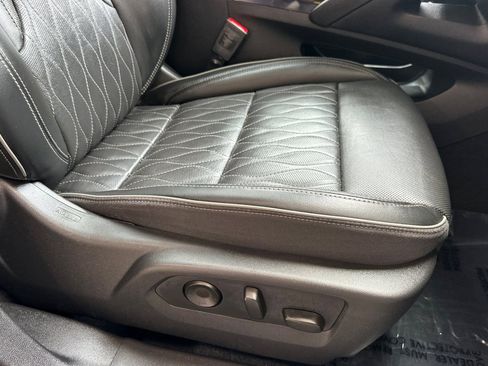 Certified 2022 Buick Envision Avenir w/ Technology Package II image 24