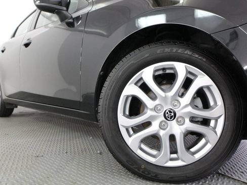 Used 2018 Toyota Yaris iA FWD image 17