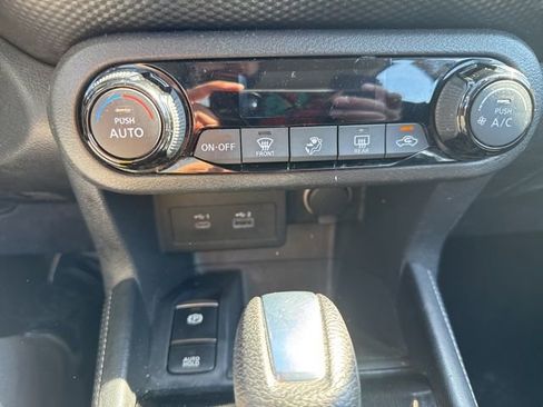 Used 2021 Nissan Kicks SV image 16