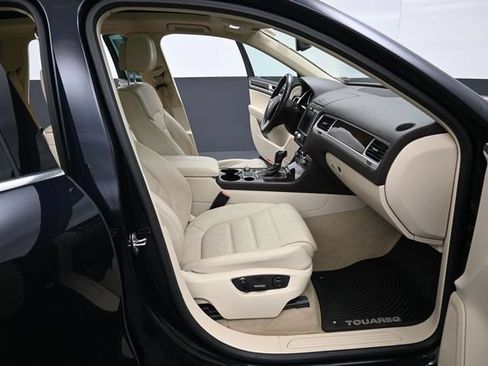 Used 2016 Volkswagen Touareg Sport AWD/4WD image 37